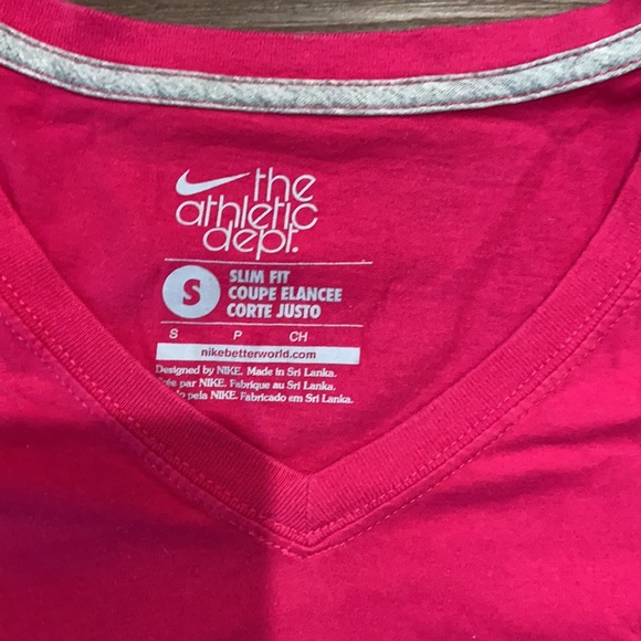 Women’s v neck Nike tee - Picture 2 of 4
